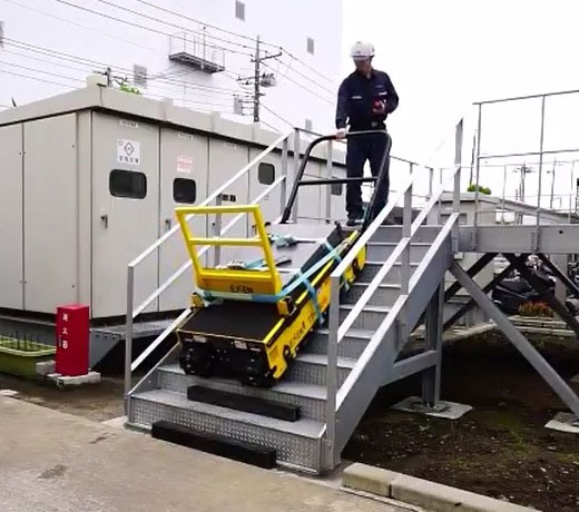 階段で重量物を安全に楽に運搬するバッテリー式階段運搬車
